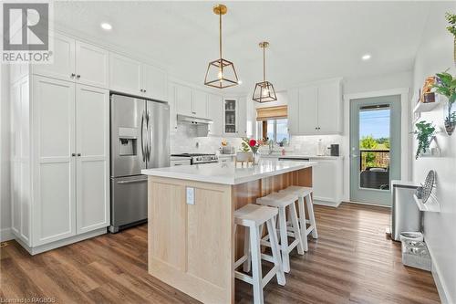 181 17Th Avenue A, Hanover, ON - Indoor Photo Showing Kitchen With Upgraded Kitchen