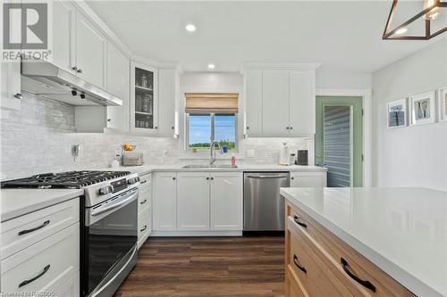 181 17Th Avenue A, Hanover, ON - Indoor Photo Showing Kitchen With Upgraded Kitchen