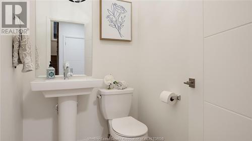 4 Lundy, Amherstburg, ON - Indoor Photo Showing Bathroom