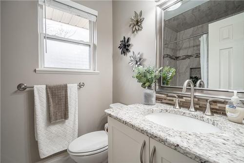 638 Waterloo Street, Burlington, ON - Indoor Photo Showing Bathroom