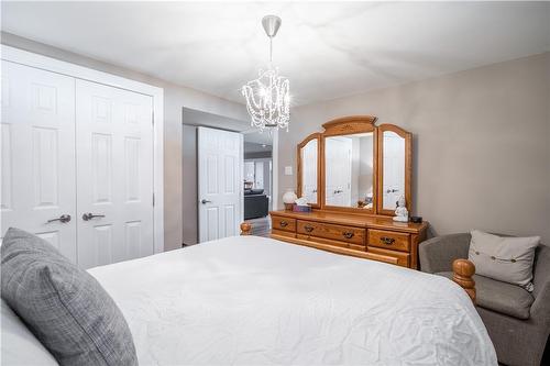 638 Waterloo Street, Burlington, ON - Indoor Photo Showing Bedroom