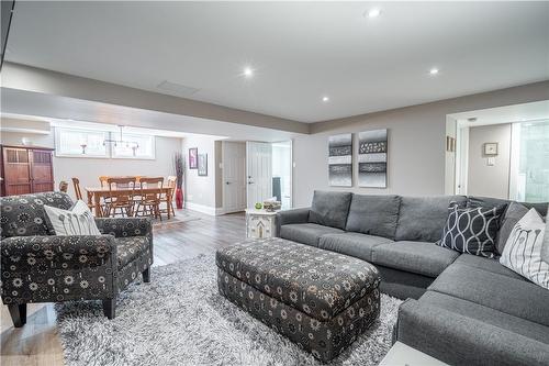 638 Waterloo Street, Burlington, ON - Indoor Photo Showing Living Room