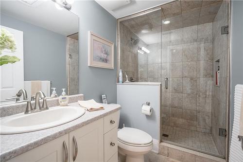 638 Waterloo Street, Burlington, ON - Indoor Photo Showing Bathroom