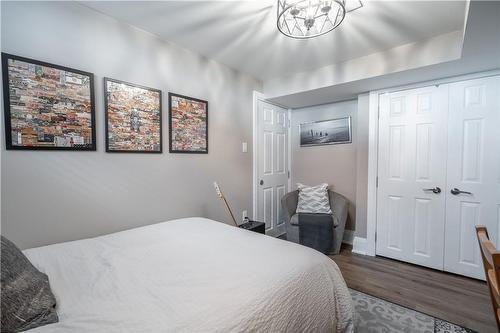 638 Waterloo Street, Burlington, ON - Indoor Photo Showing Bedroom