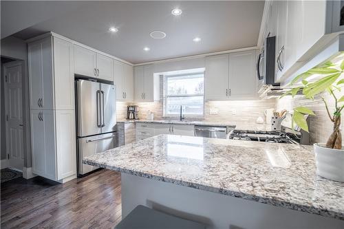 638 Waterloo Street, Burlington, ON - Indoor Photo Showing Kitchen With Upgraded Kitchen