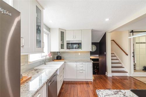 6908 Casey Street, Niagara Falls, ON - Indoor Photo Showing Kitchen