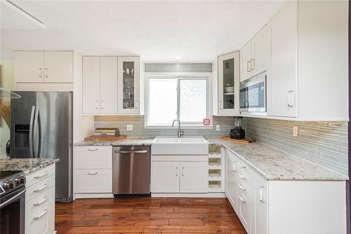 6908 Casey Street, Niagara Falls, ON - Indoor Photo Showing Kitchen With Upgraded Kitchen