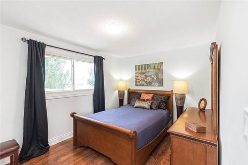 6908 Casey Street, Niagara Falls, ON - Indoor Photo Showing Bedroom