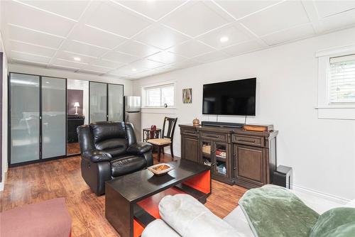 6908 Casey Street, Niagara Falls, ON - Indoor Photo Showing Living Room