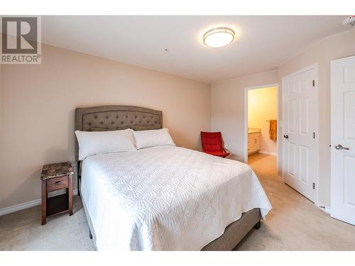 3346 Skaha Lake Rd Unit# 1008, Penticton, BC - Indoor Photo Showing Bedroom
