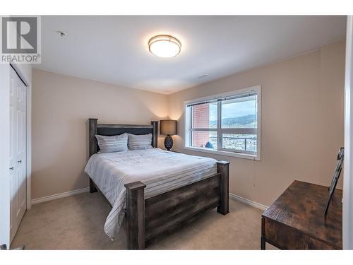 3346 Skaha Lake Rd Unit# 1008, Penticton, BC - Indoor Photo Showing Bedroom