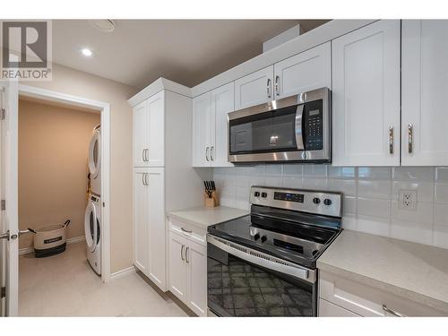 3346 Skaha Lake Rd Unit# 1008, Penticton, BC - Indoor Photo Showing Kitchen