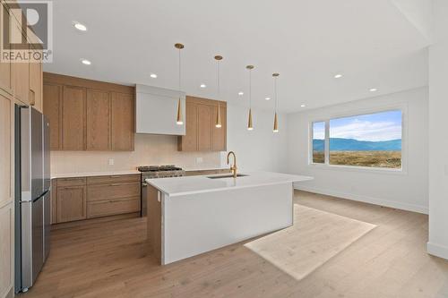 2543 Pinnacle Ridge Drive, West Kelowna, BC - Indoor Photo Showing Kitchen With Upgraded Kitchen