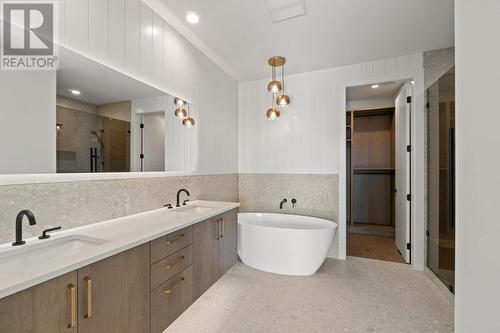 2543 Pinnacle Ridge Drive, West Kelowna, BC - Indoor Photo Showing Bathroom