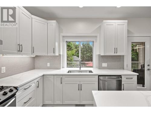 4805 Canyon Ridge Crescent, Kelowna, BC - Indoor Photo Showing Kitchen With Double Sink