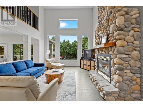 4805 Canyon Ridge Crescent, Kelowna, BC - Indoor Photo Showing Living Room With Fireplace