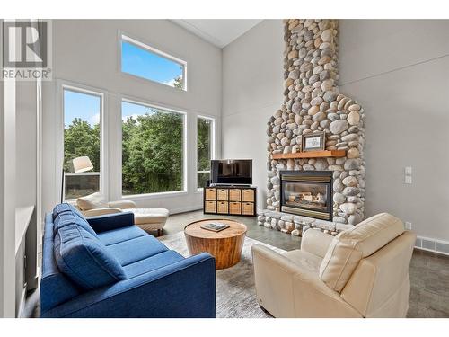 4805 Canyon Ridge Crescent, Kelowna, BC - Indoor Photo Showing Living Room With Fireplace