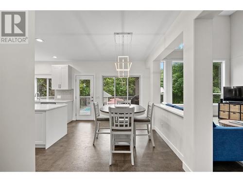 4805 Canyon Ridge Crescent, Kelowna, BC - Indoor Photo Showing Dining Room