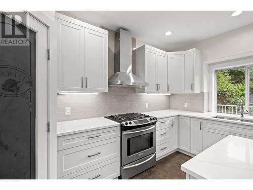 4805 Canyon Ridge Crescent, Kelowna, BC - Indoor Photo Showing Kitchen With Upgraded Kitchen