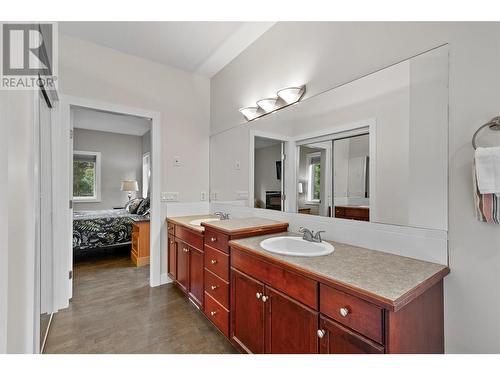 4805 Canyon Ridge Crescent, Kelowna, BC - Indoor Photo Showing Bathroom