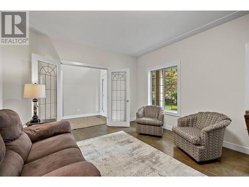 4805 Canyon Ridge Crescent, Kelowna, BC - Indoor Photo Showing Living Room