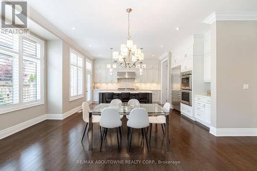 147 Mcwilliams Crescent, Oakville, ON - Indoor Photo Showing Kitchen With Upgraded Kitchen