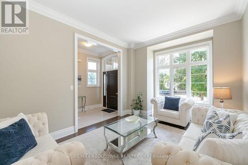 147 Mcwilliams Crescent, Oakville, ON - Indoor Photo Showing Living Room