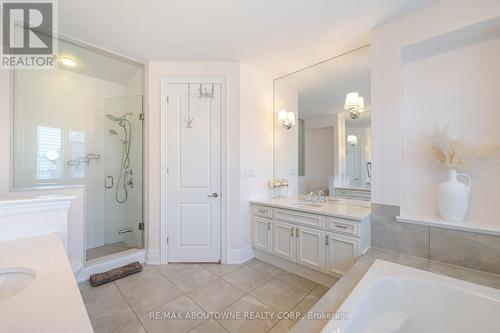 147 Mcwilliams Crescent, Oakville, ON - Indoor Photo Showing Bathroom