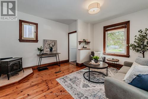 110 Harris Street, Guelph, ON - Indoor Photo Showing Living Room