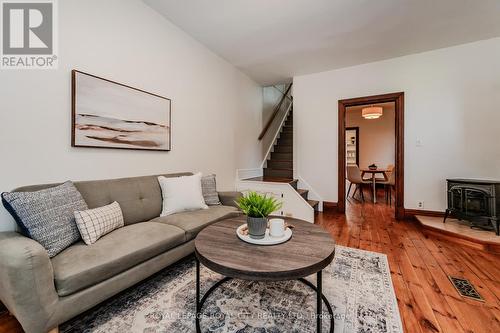 110 Harris Street, Guelph, ON - Indoor Photo Showing Living Room