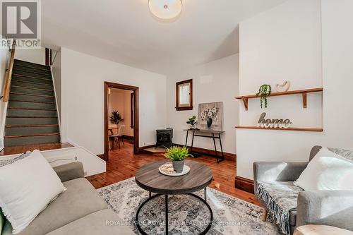 110 Harris Street, Guelph, ON - Indoor Photo Showing Living Room