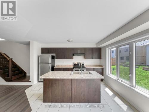 8150 Buckeye Crescent, Niagara Falls, ON - Indoor Photo Showing Kitchen With Double Sink