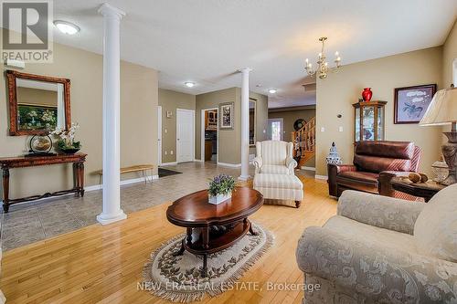 229 G A T E S T O N E Drive, Hamilton, ON - Indoor Photo Showing Living Room