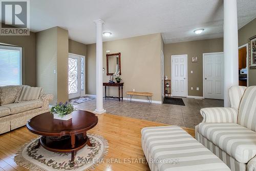 229 G A T E S T O N E Drive, Hamilton, ON - Indoor Photo Showing Living Room