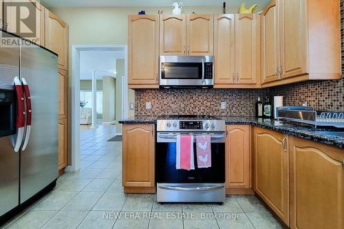 229 G A T E S T O N E Drive, Hamilton, ON - Indoor Photo Showing Kitchen