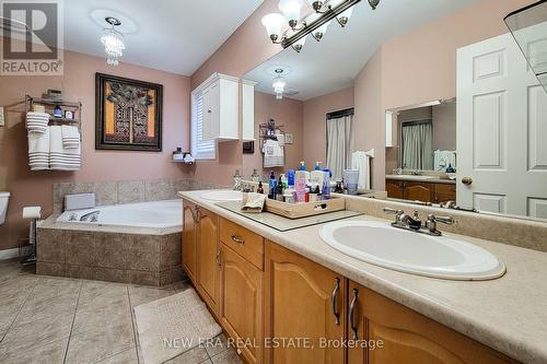 229 G A T E S T O N E Drive, Hamilton, ON - Indoor Photo Showing Bathroom