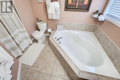 229 G A T E S T O N E Drive, Hamilton, ON - Indoor Photo Showing Bathroom