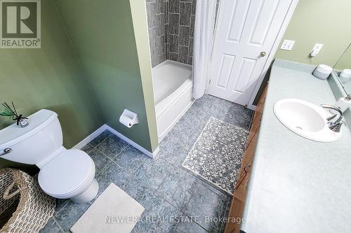 229 G A T E S T O N E Drive, Hamilton, ON - Indoor Photo Showing Bathroom