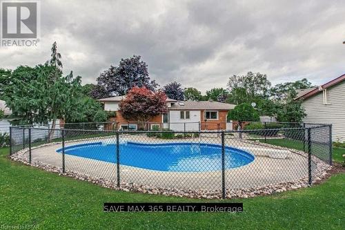 46 Radcliffe Crescent, London, ON - Outdoor With In Ground Pool With Backyard