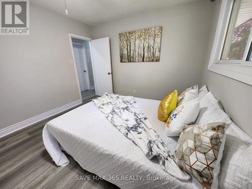 46 Radcliffe Crescent, London, ON - Indoor Photo Showing Bedroom