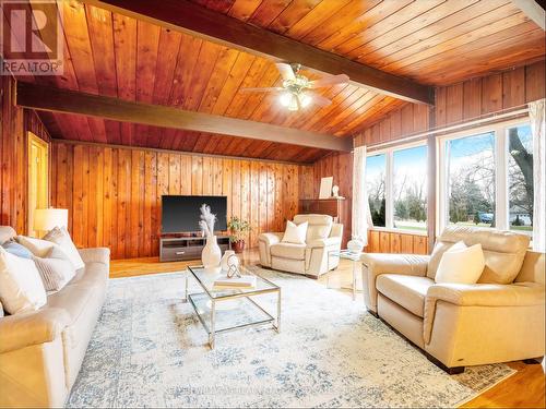 8 Terry Street, Caledon, ON - Indoor Photo Showing Living Room