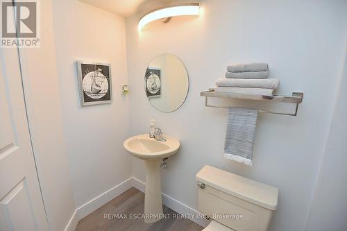 4217 Gleneagles Court, Burlington, ON - Indoor Photo Showing Bathroom