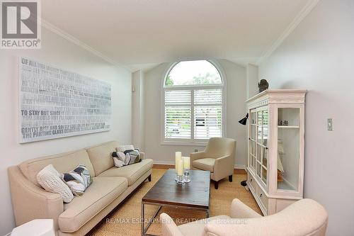 4217 Gleneagles Court, Burlington, ON - Indoor Photo Showing Living Room