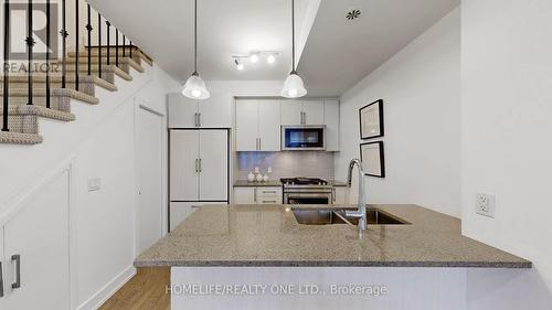 Th68 - 1 Elsie Lane, Toronto, ON - Indoor Photo Showing Kitchen With Double Sink With Upgraded Kitchen