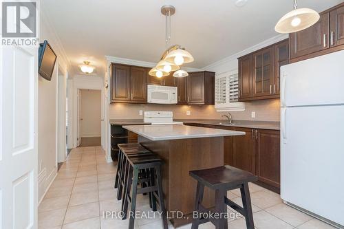183 Clearbrooke Circle, Toronto, ON - Indoor Photo Showing Kitchen