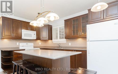 183 Clearbrooke Circle, Toronto, ON - Indoor Photo Showing Kitchen