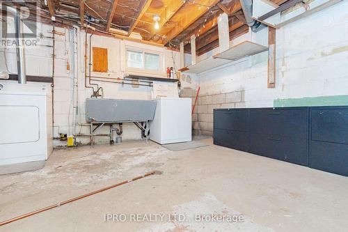 183 Clearbrooke Circle, Toronto, ON - Indoor Photo Showing Laundry Room