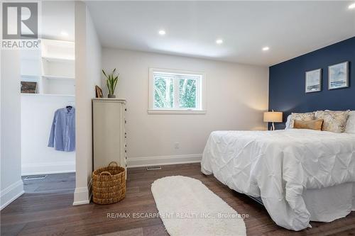 1017 Plains View Avenue, Burlington, ON - Indoor Photo Showing Bedroom