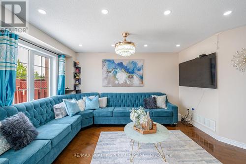 19 Checkerberry Crescent, Brampton, ON - Indoor Photo Showing Living Room