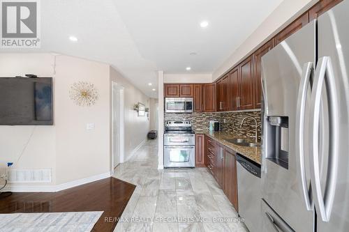 19 Checkerberry Crescent, Brampton, ON - Indoor Photo Showing Kitchen With Stainless Steel Kitchen With Double Sink With Upgraded Kitchen